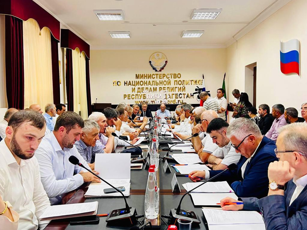 Общественные слушания по вопросам статуса населённых пунктов на землях отгонного животноводства прошли в Миннац РД